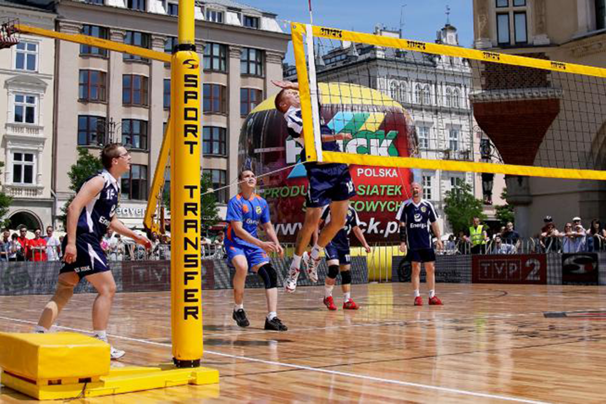 WYPOŻYCZALNIA SPRZĘTU SPORTOWEGO NA EVENTY VS. INWESTYCJA WE WŁASNE URZĄDZENIA. CO WYBRAĆ?