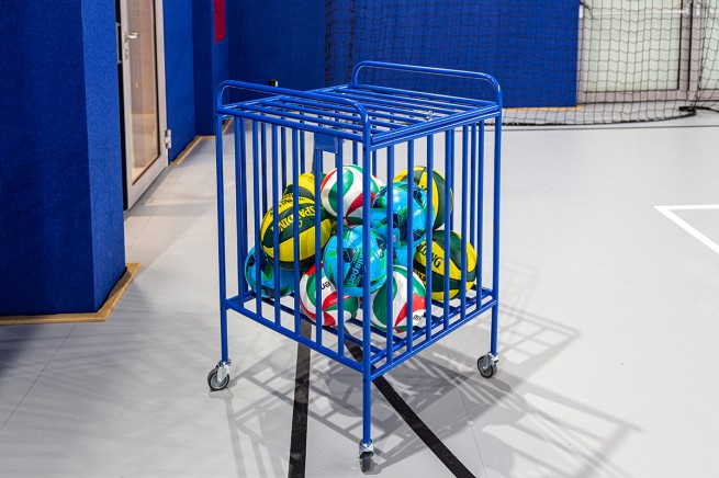 WÓZEK NA PIŁKI ZAMYKANY  (1)