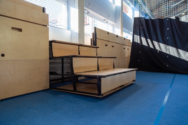 TRYBUNA SKŁADANA NA ŚCIANĘ  (1)