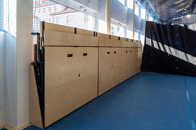 TRYBUNA SKŁADANA NA ŚCIANĘ  (2)