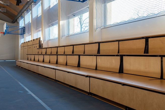 TRYBUNA SKŁADANA NA ŚCIANĘ  (3)