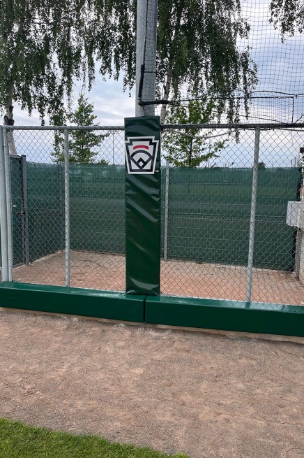 OSŁONY OGRODZENIA BOISKA DO BASEBALLU (2)